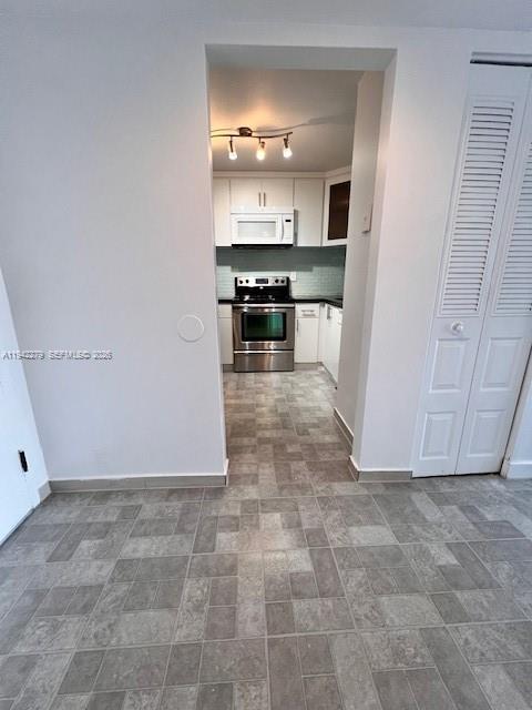 498 Northwest 165th Street, Unit D503 Miami, FL 33169 - Photo 16 of 29