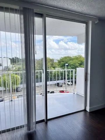 $1,500 | 498 Northwest 165th Street, Unit D503, Miami, FL 33169