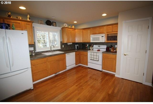 2021 Northwest Fargo Loop Camas, WA 98607 - Photo 9 of 32 Gallery Image 9