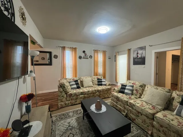 $195,900 | 212 West Center Street, Milwaukee, WI 53212