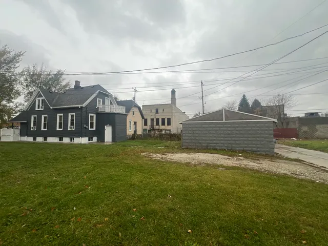 $195,900 | 212 West Center Street, Milwaukee, WI 53212