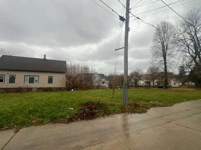 $195,900 | 212 West Center Street, Milwaukee, WI 53212