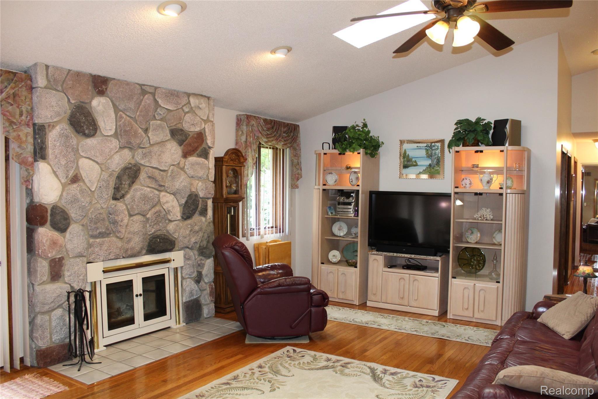 3409 Metamora Road Metamora, MI 48455 - Photo 4 of 34 Great room 8.JPG