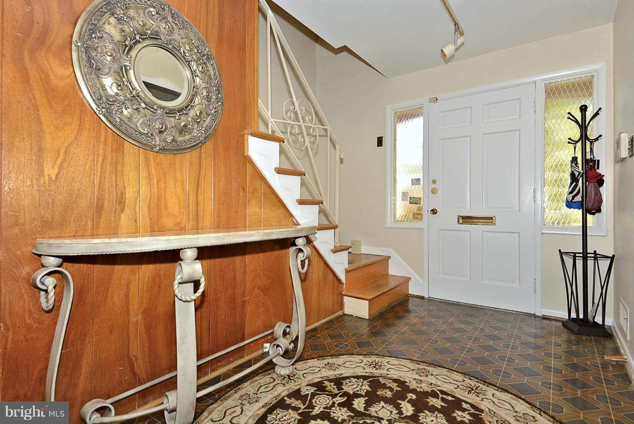 11612 Gilsan Street Silver Spring, MD 20902 - Photo 5 of 30 Entry Area