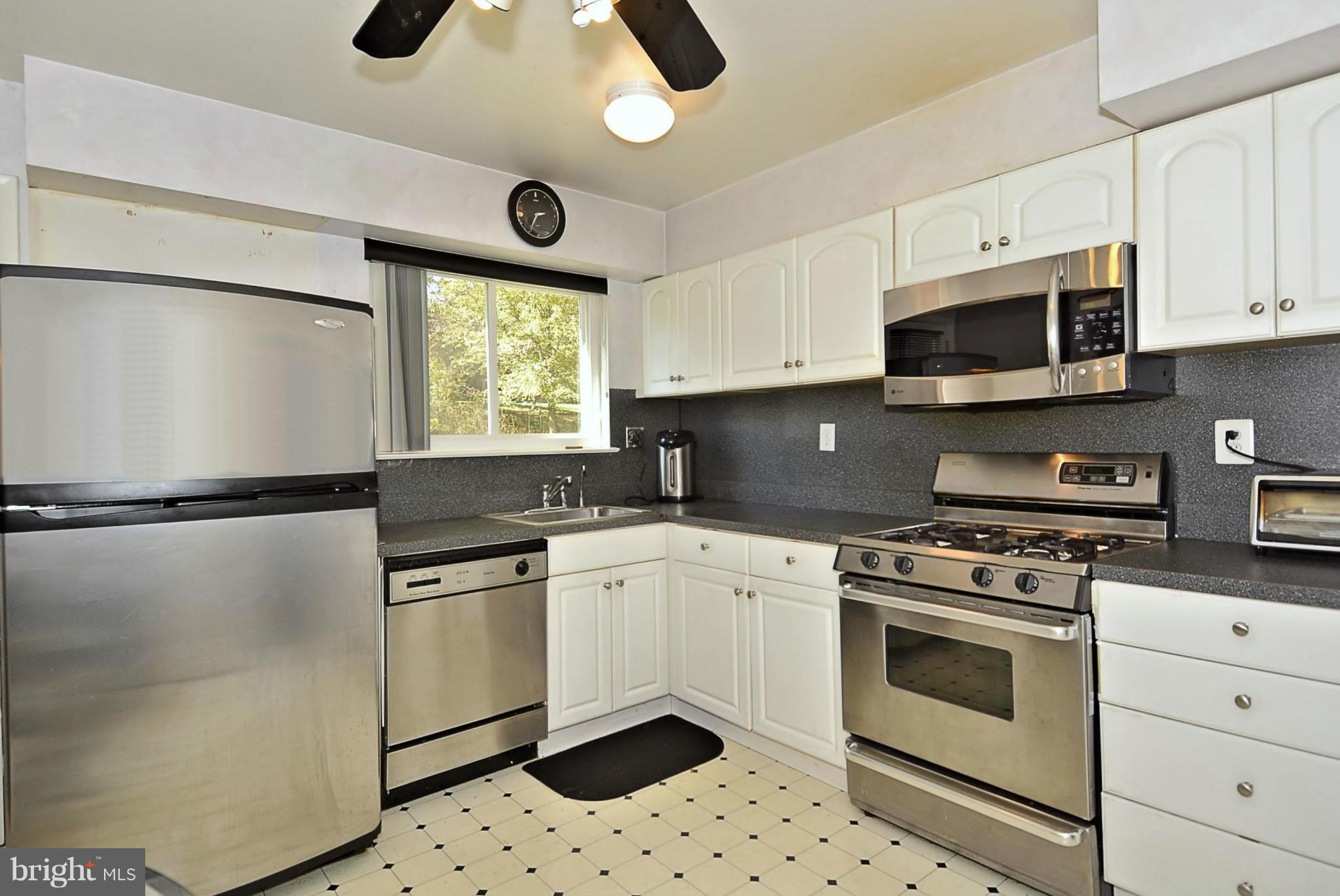 11612 Gilsan Street Silver Spring, MD 20902 - Photo 10 of 30 Kitchen