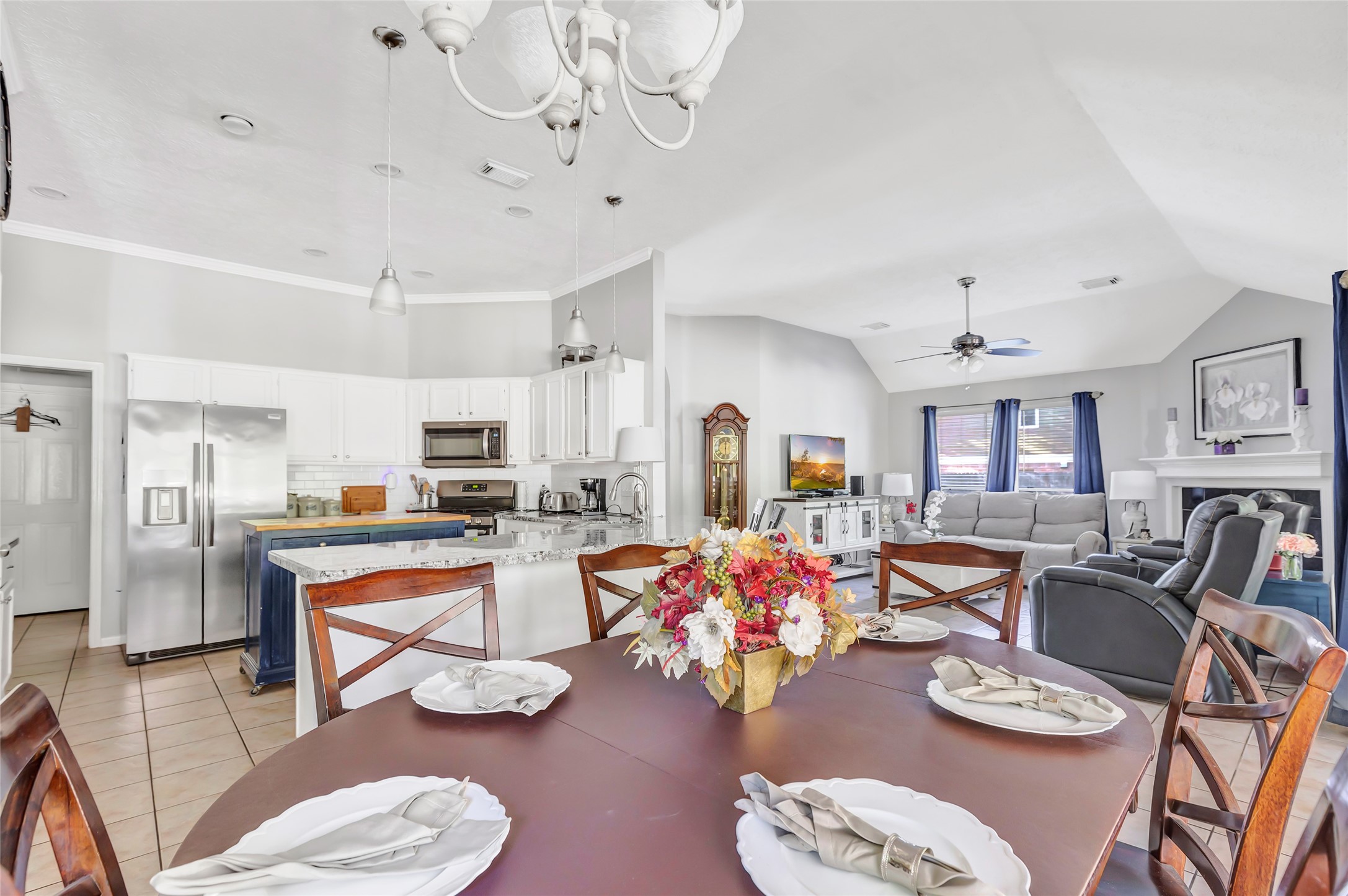 1014 North Rivershire Drive Conroe, TX 77304 - Photo 29 of 37 a living room with furniture and kitchen view