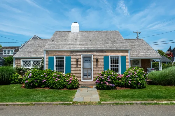 $4,395,000 | 1 East Lincoln Avenue, Nantucket, MA 02554