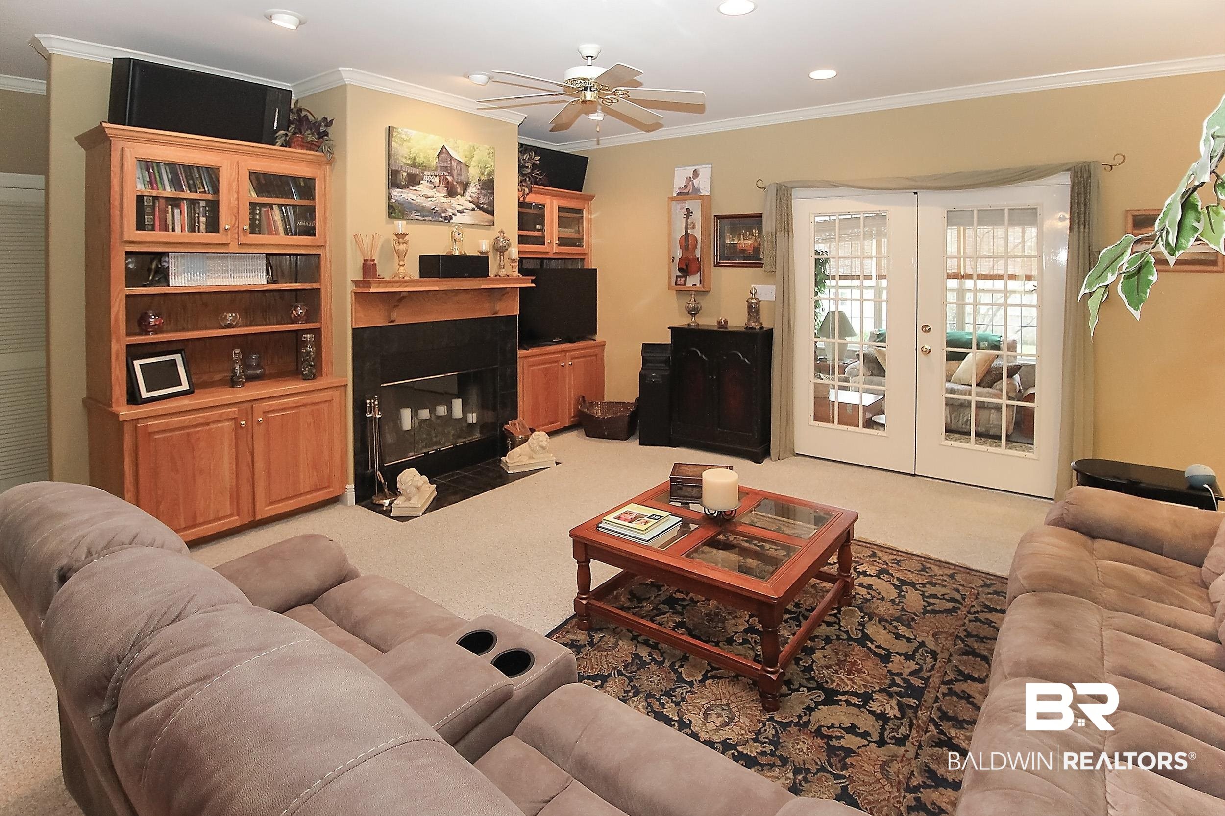 1601 North Pine Street Foley, AL 36535 - Photo 4 of 23 Living room