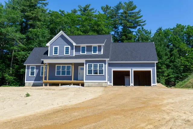 $1,155,000 | 8 Stone Crk Drive, Brentwood, NH 03833