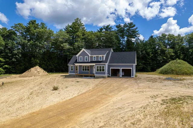 $1,155,000 | 8 Stone Crk Drive, Brentwood, NH 03833