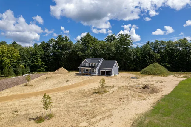 $1,155,000 | 8 Stone Crk Drive, Brentwood, NH 03833
