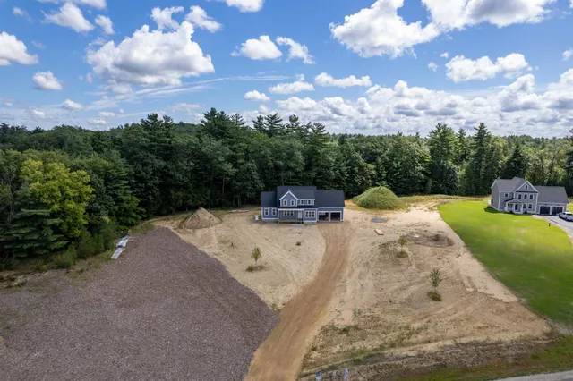 $1,155,000 | 8 Stone Crk Drive, Brentwood, NH 03833