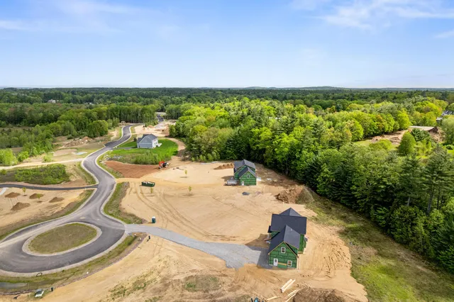 $1,155,000 | 8 Stone Crk Drive, Brentwood, NH 03833