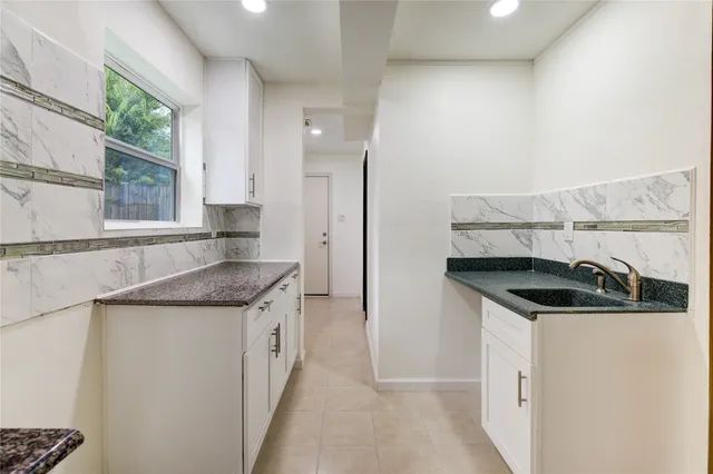 $1,900 | 303 Shady Glen Lane, Conroe, TX 77385