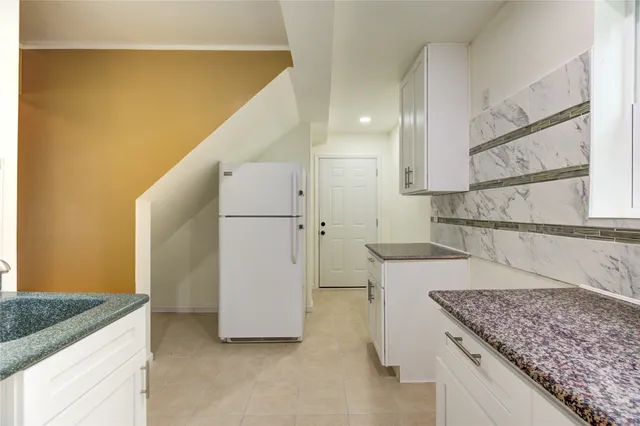 $1,900 | 303 Shady Glen Lane, Conroe, TX 77385