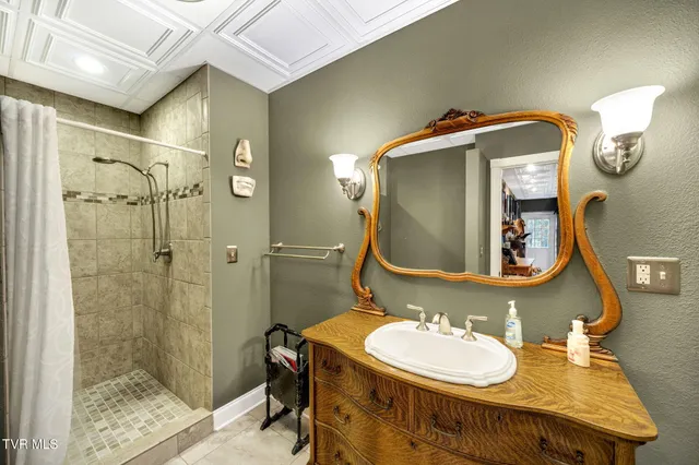 $1,325,000 | 471 Chelaque Way, Mooresburg, TN 37811