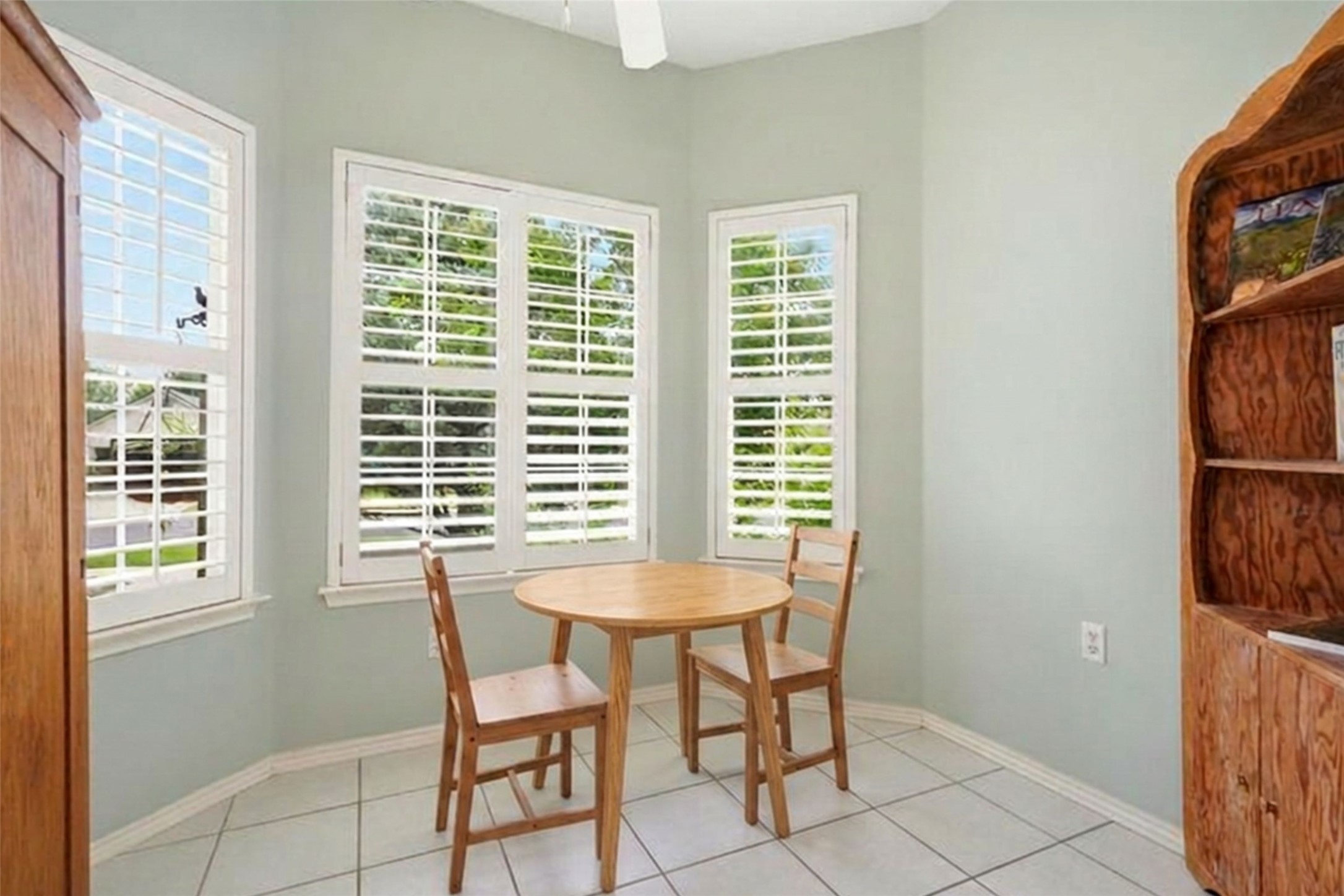 117 Whitewing Way Georgetown, TX 78633 - Photo 8 of 27 Well-lit corner with windows offering a pleasant outdoor view, creating a welcoming atmosphere. (virtually staged)