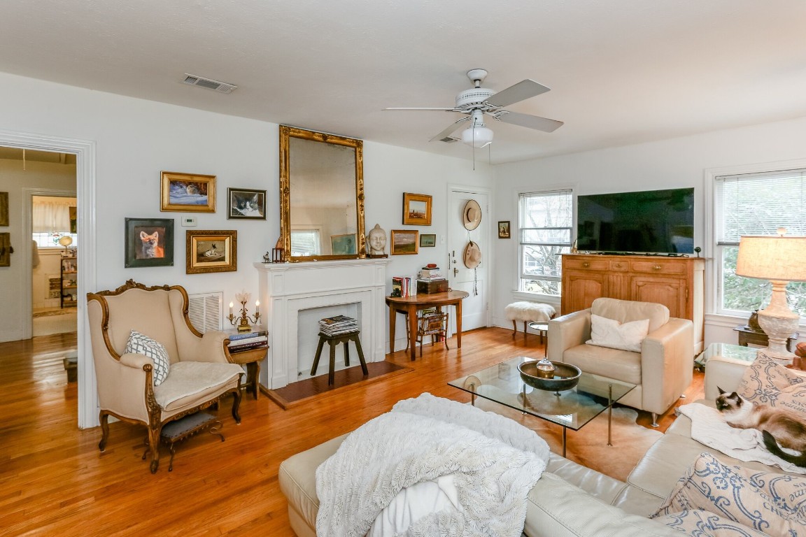 1740 Banks Street, Unit 2 Houston, TX 77098 - Photo 13 of 22 a living room with furniture and a flat screen tv