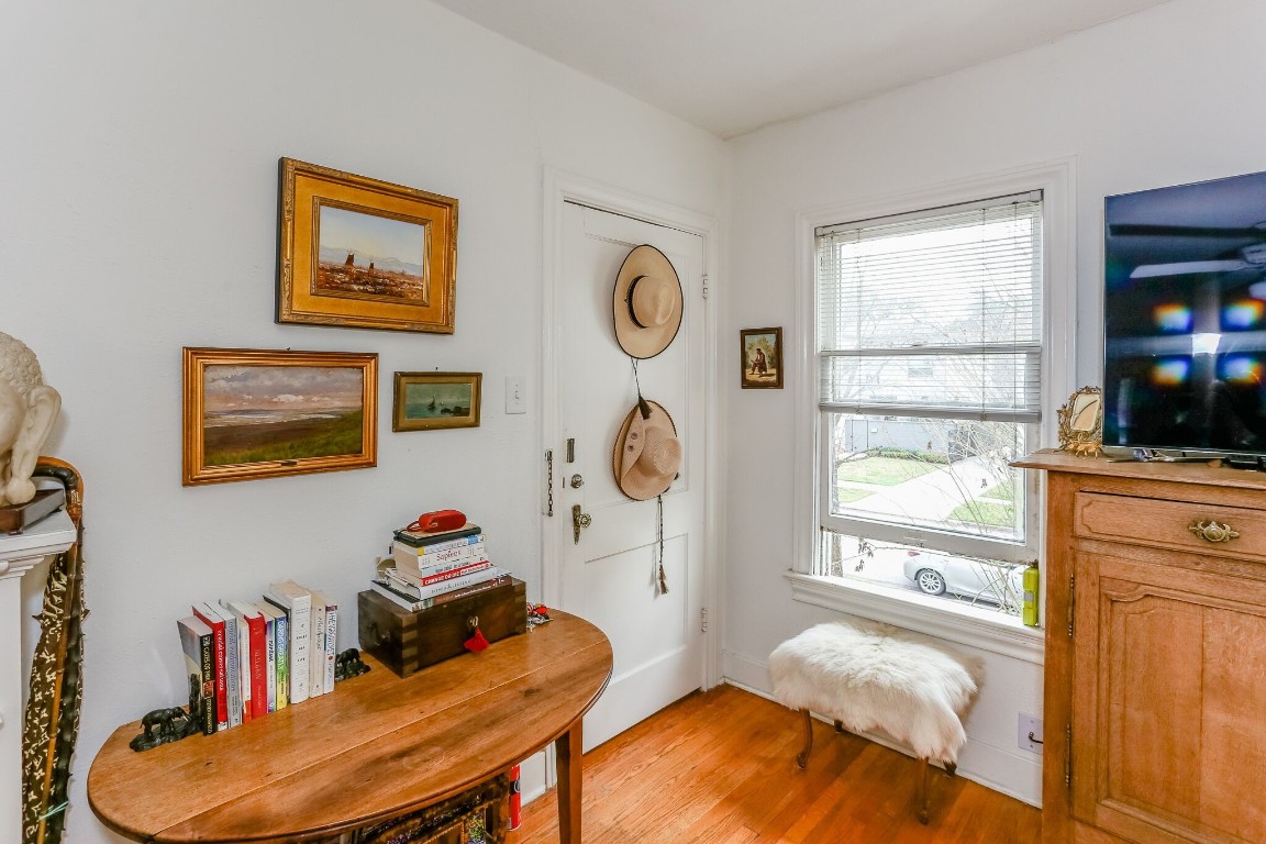 1740 Banks Street, Unit 2 Houston, TX 77098 - Photo 20 of 22 a bedroom with a bed and a window