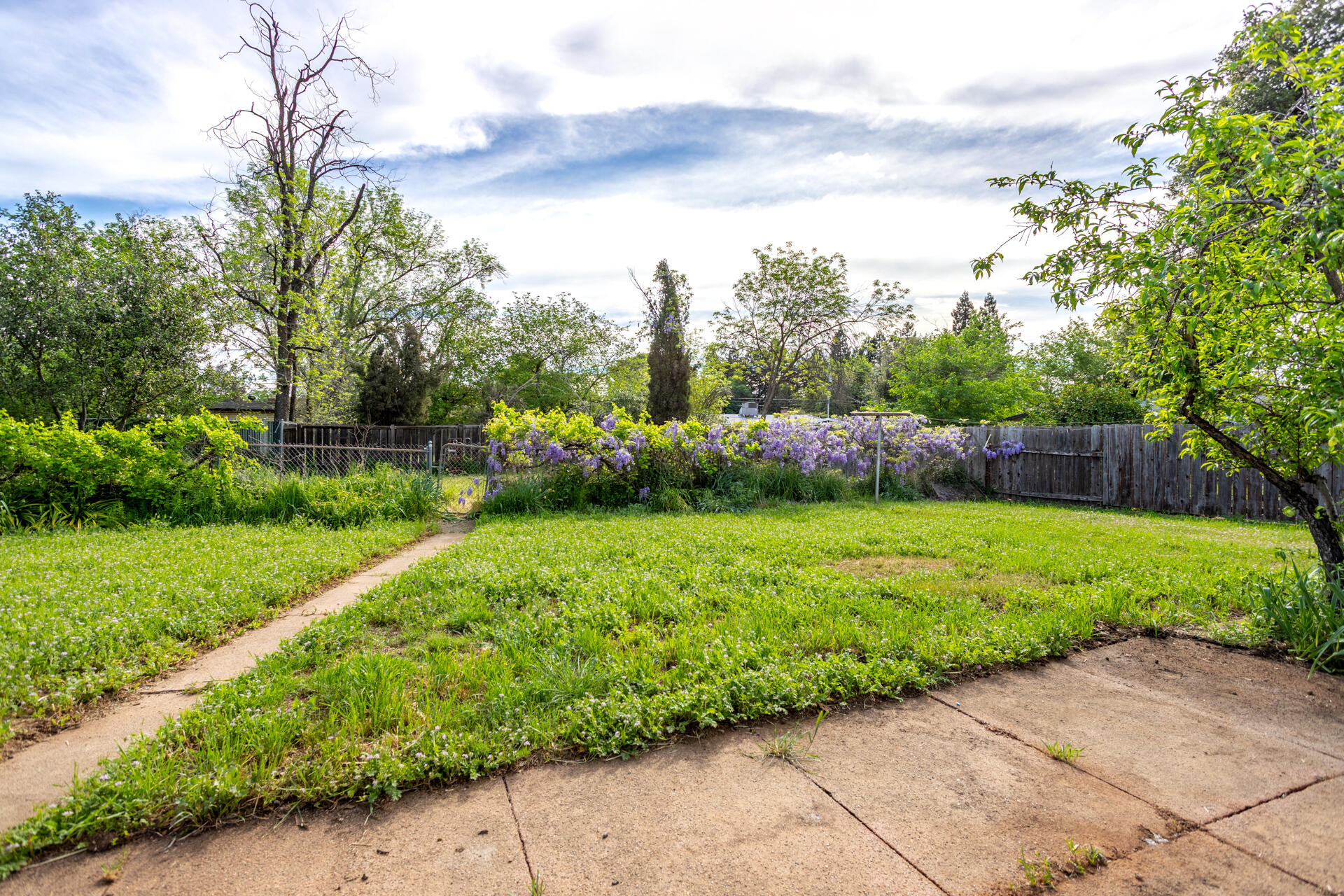 2855 Irwin Road Redding, CA 96002 - Photo 20 of 28 IMG_4221-HDR
