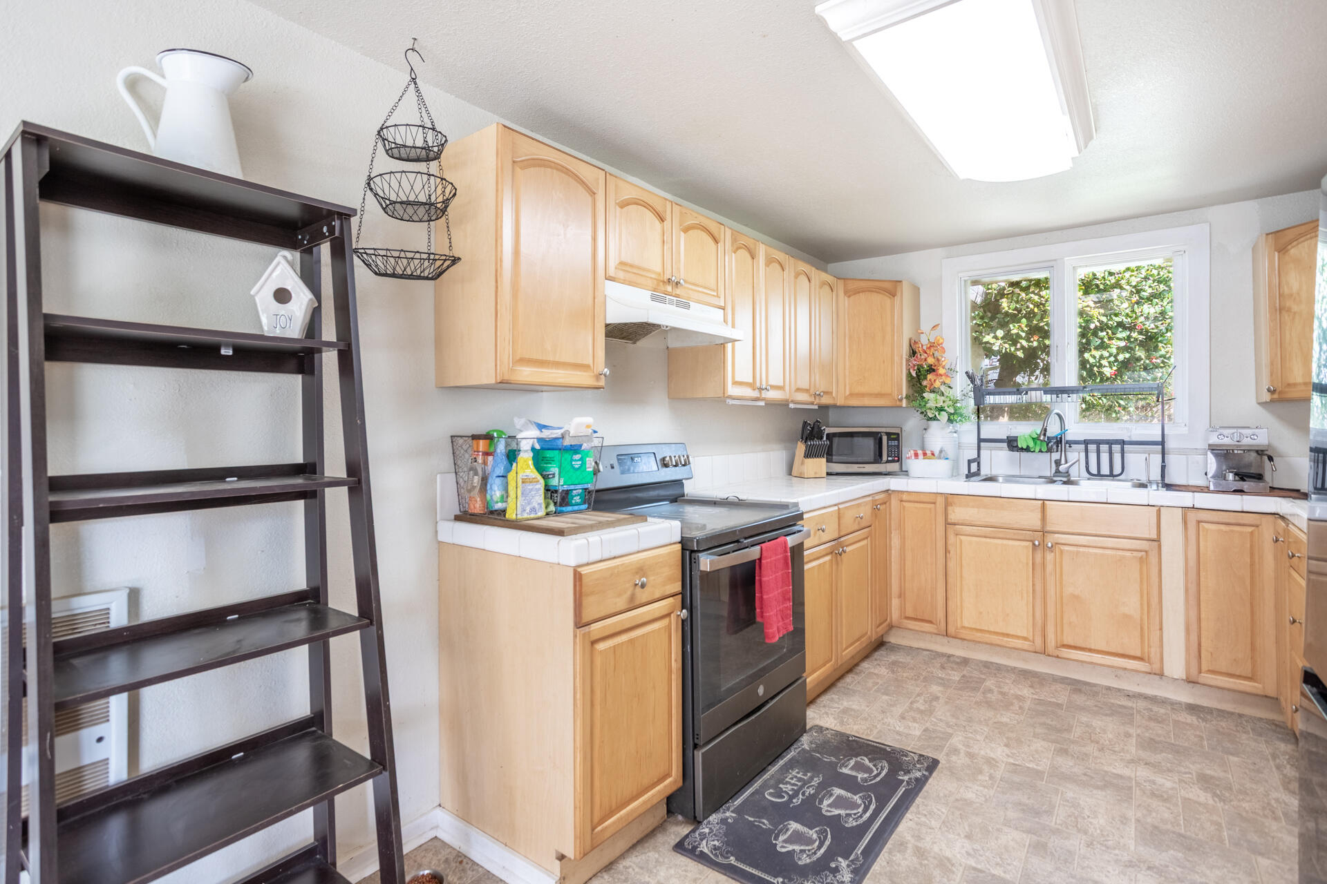 2855 Irwin Road Redding, CA 96002 - Photo 6 of 28 IMG_4177-HDR