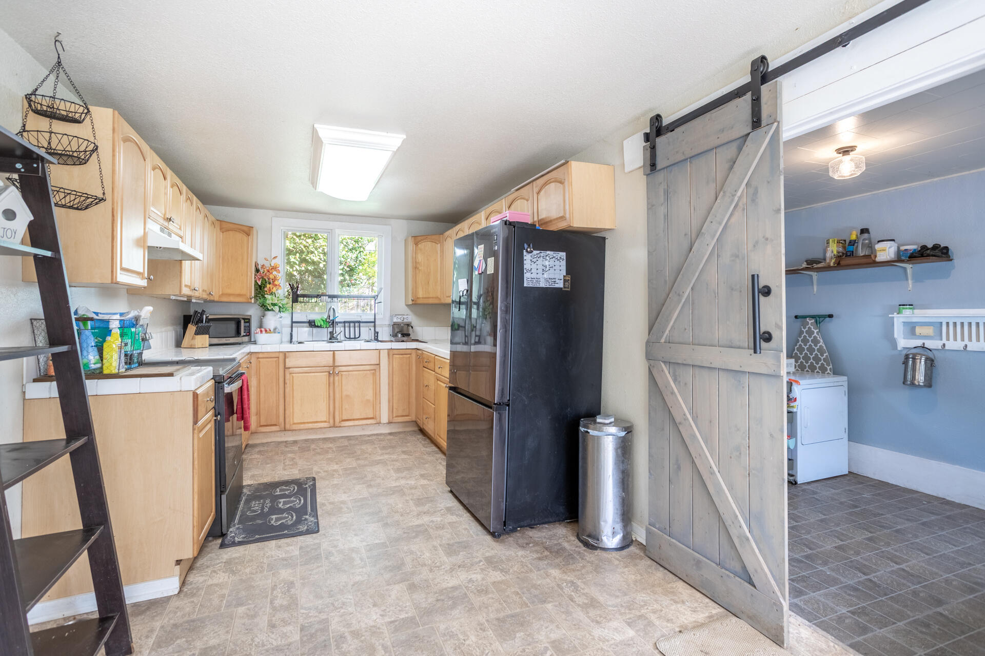 2855 Irwin Road Redding, CA 96002 - Photo 7 of 28 IMG_4180-HDR
