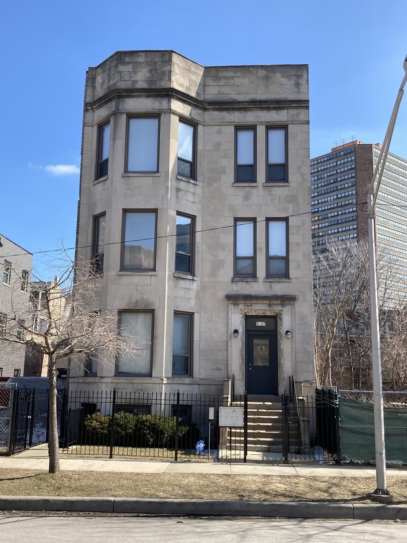 4041 South Calumet Avenue Chicago, IL 60653 - Photo 1 of 38