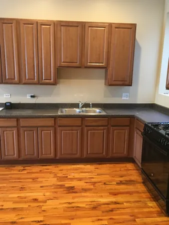 $889,000 | 4041 South Calumet Avenue, Chicago, IL 60653