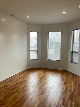 $889,000 | 4041 South Calumet Avenue, Chicago, IL 60653