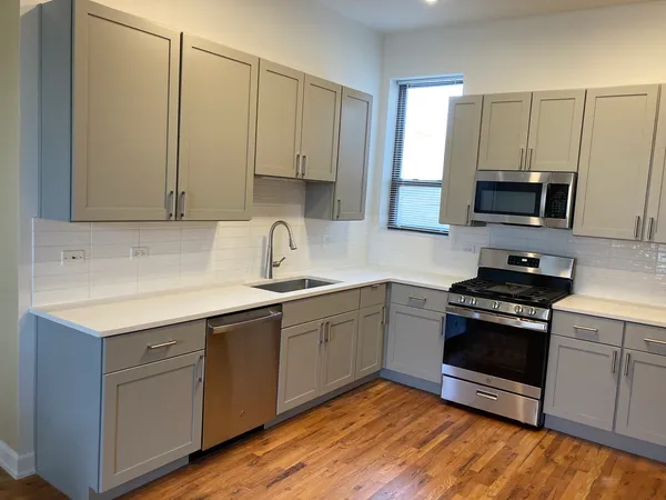 $889,000 | 4041 South Calumet Avenue, Chicago, IL 60653