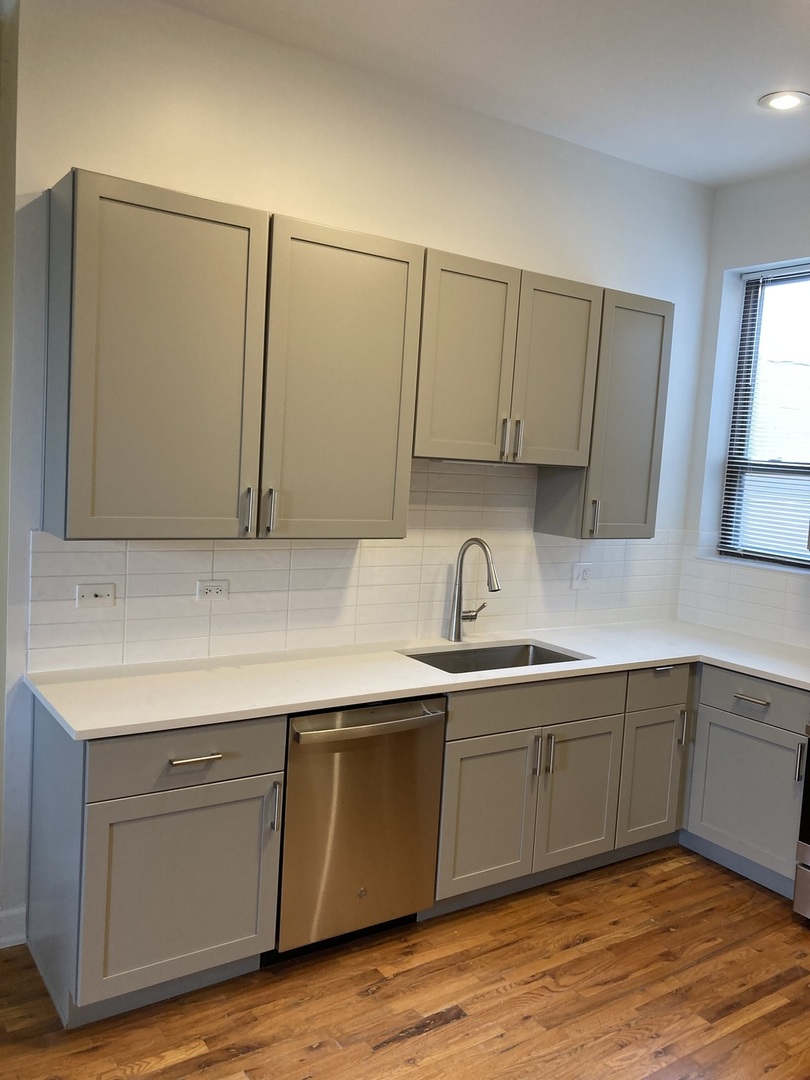 4041 South Calumet Avenue Chicago, IL 60653 - Photo 6 of 38