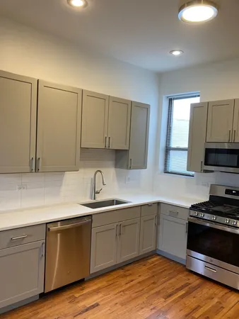 $889,000 | 4041 South Calumet Avenue, Chicago, IL 60653