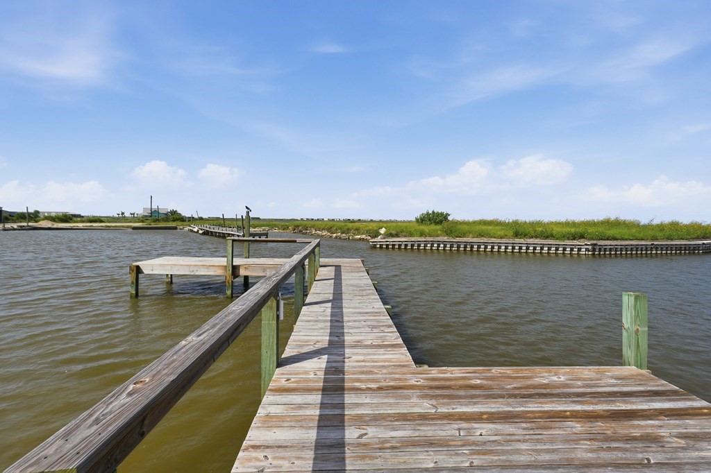 554 Copano Cove Road Rockport, TX 78382 - Photo 34 of 40
