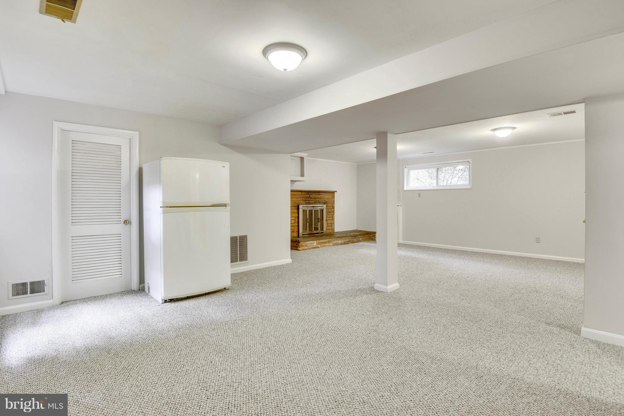 9005 Bradford Road Silver Spring, MD 20901 - Photo 20 of 28 an empty room with a natural light