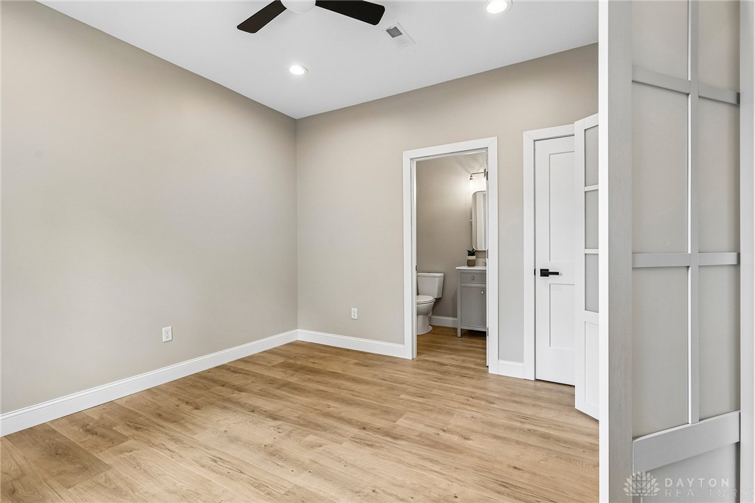 3906 Edwards Road, Unit C Cincinnati, OH 45209 - Photo 8 of 46 Bright and airy room featuring durable flooring, seamlessly connecting to an adjacent bathroom.