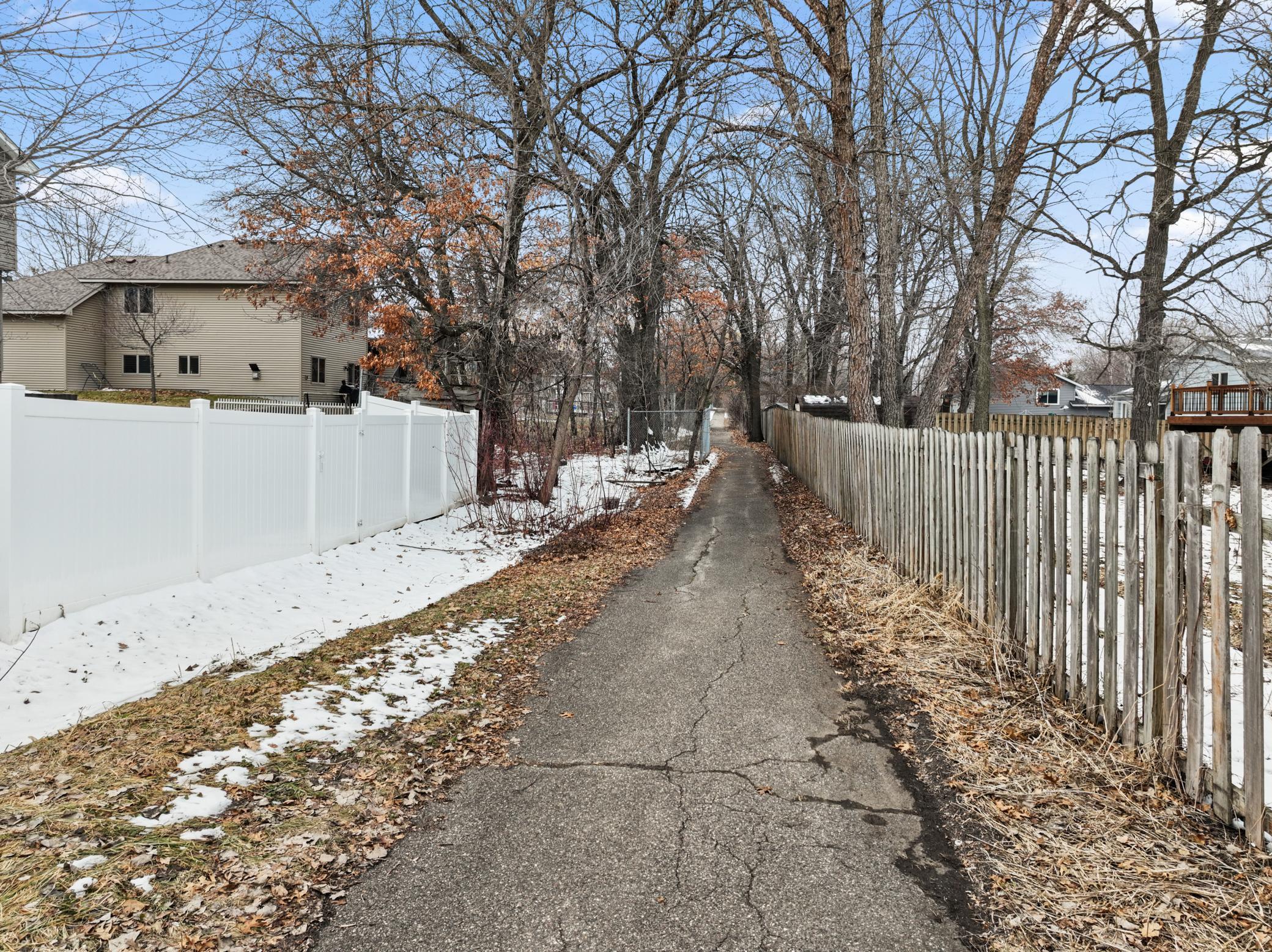 553 Hawthorn Road Circle Pines, MN 55014 - Photo 9 of 42