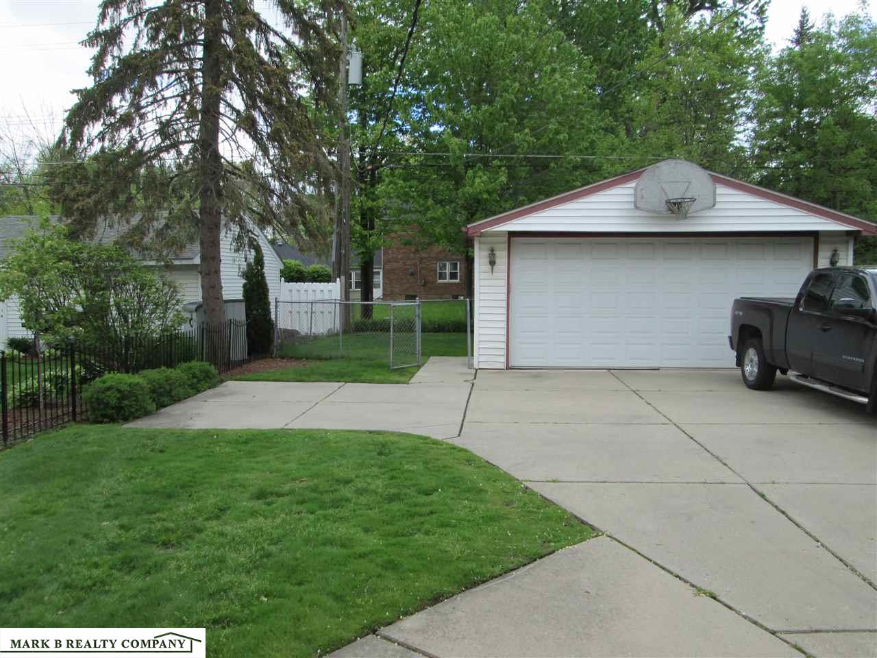 1912 Prestwick Road Grosse Pointe Woods, MI 48236 - Photo 5 of 24