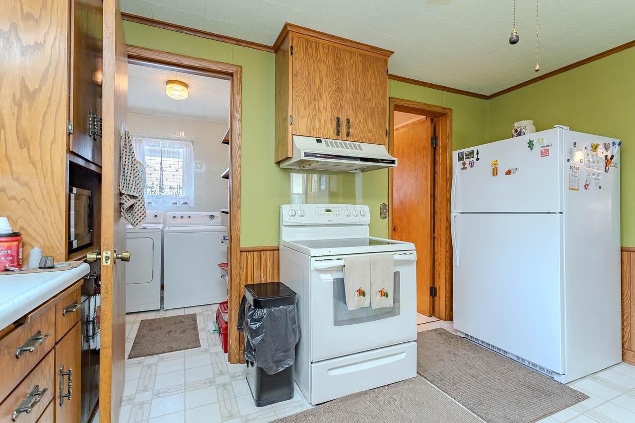 304 Pier Street Merrill, WI 54452 - Photo 6 of 40 Gallery Image 6