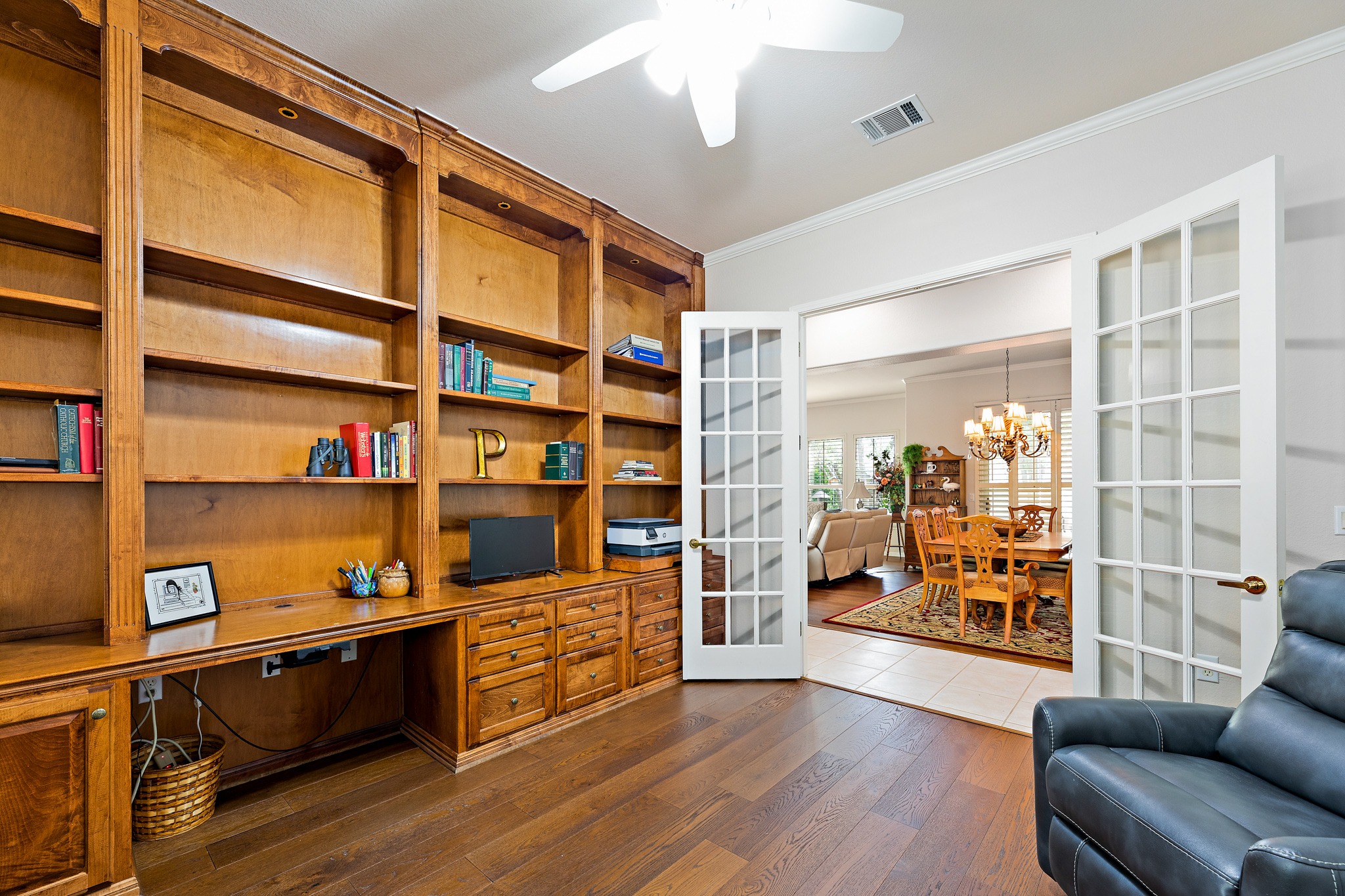 106 Wild Turkey Lane Georgetown, TX 78633 - Photo 20 of 39 a living room with furniture cabinets and window