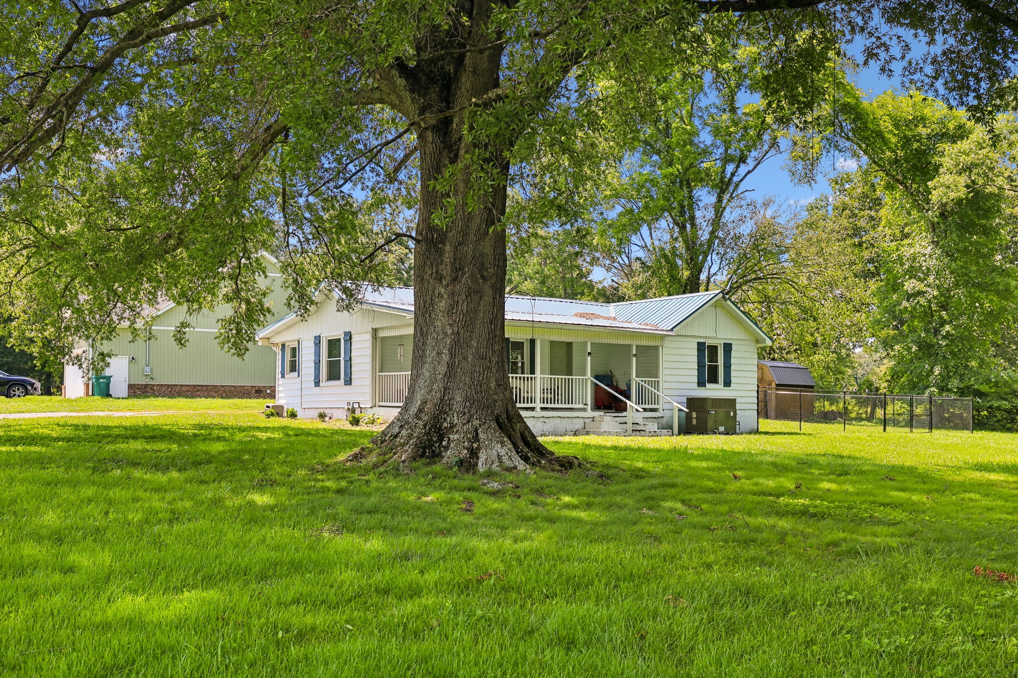 1466 Bible Crossing Road Winchester, TN 37398 - Photo 5 of 42 a front view of a house with a garden
