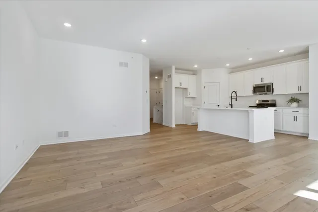 $529,990 | 40 Tournament Drive South, Hawthorn Woods, IL 60047