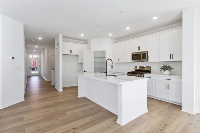 $529,990 | 40 Tournament Drive South, Hawthorn Woods, IL 60047