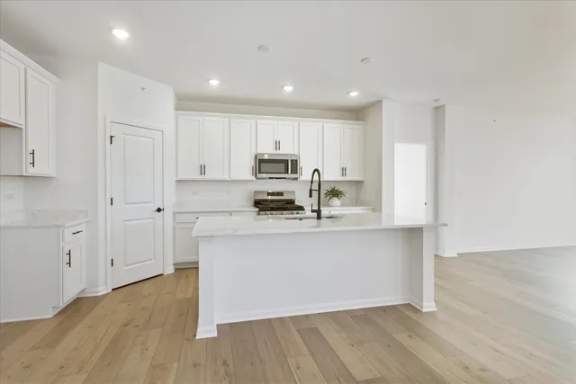 $529,990 | 40 Tournament Drive South, Hawthorn Woods, IL 60047