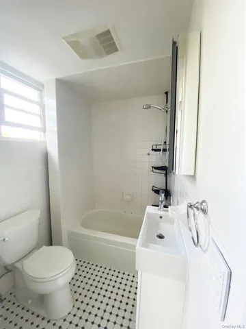 $2,550 | 164 Ashford Avenue, Unit 2, Dobbs Ferry, NY 10522