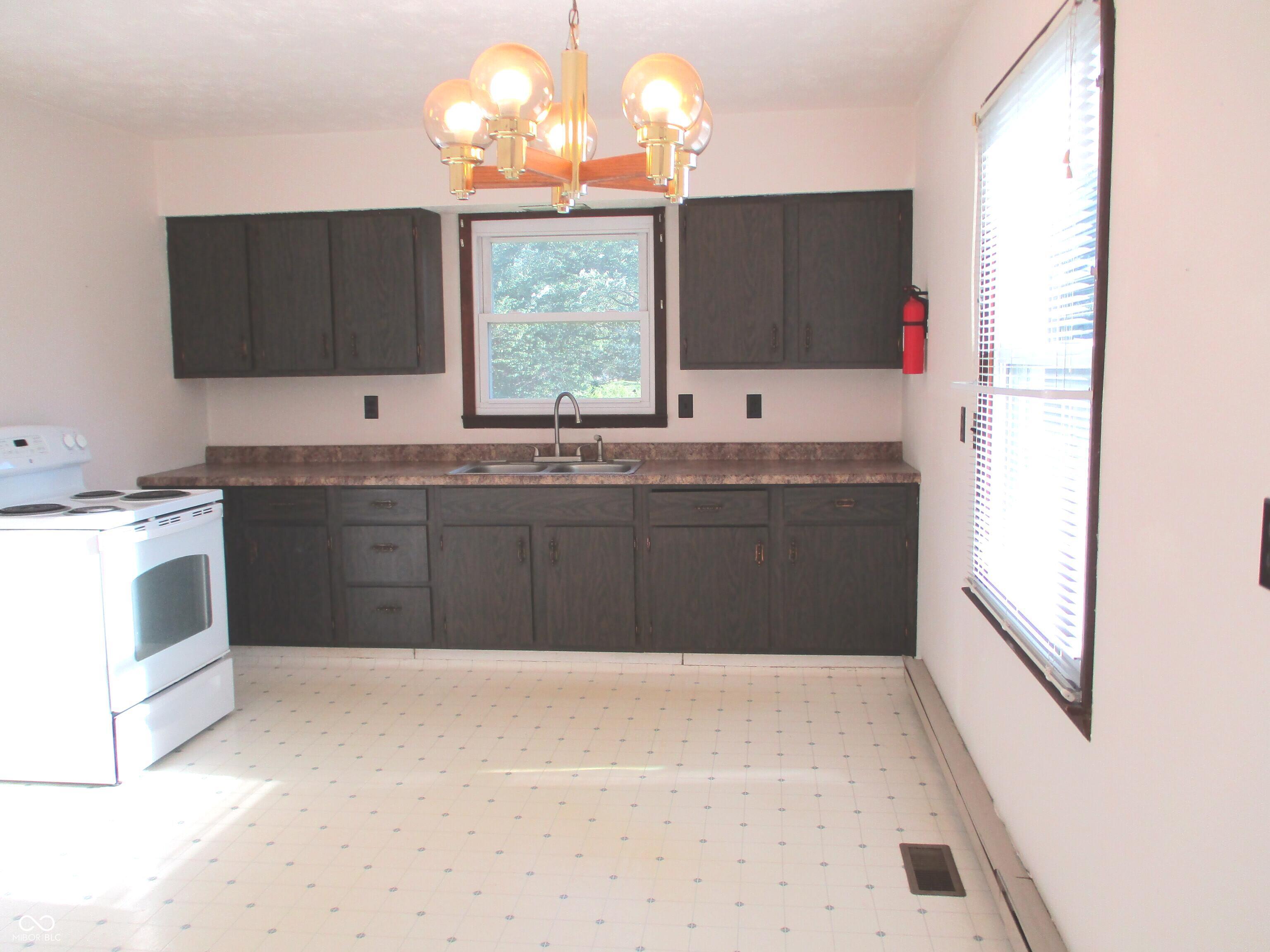 1990 Blue Bluff Road Martinsville, IN 46151 - Photo 11 of 34 Gallery Image 11