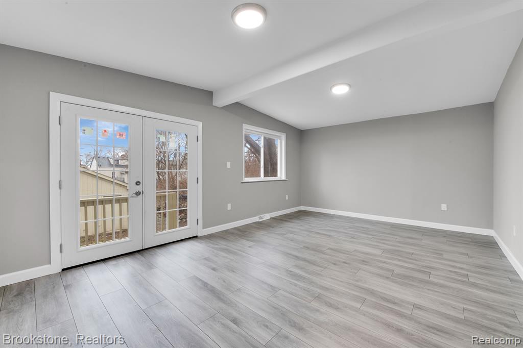 47 Summit Street Pontiac, MI 48342 - Photo 9 of 33 Gallery Image 9