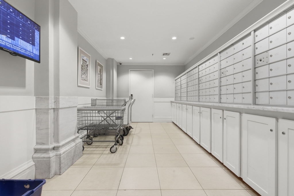 21 Beacon Street, Unit 11L Boston, MA 02108 - Photo 11 of 23 a view of a hallway with seating area
