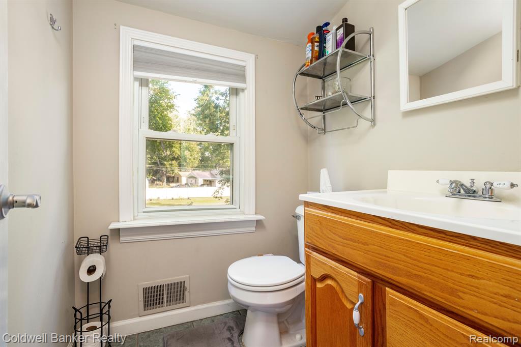 11926 Stark Road Livonia, MI 48150 - Photo 17 of 37