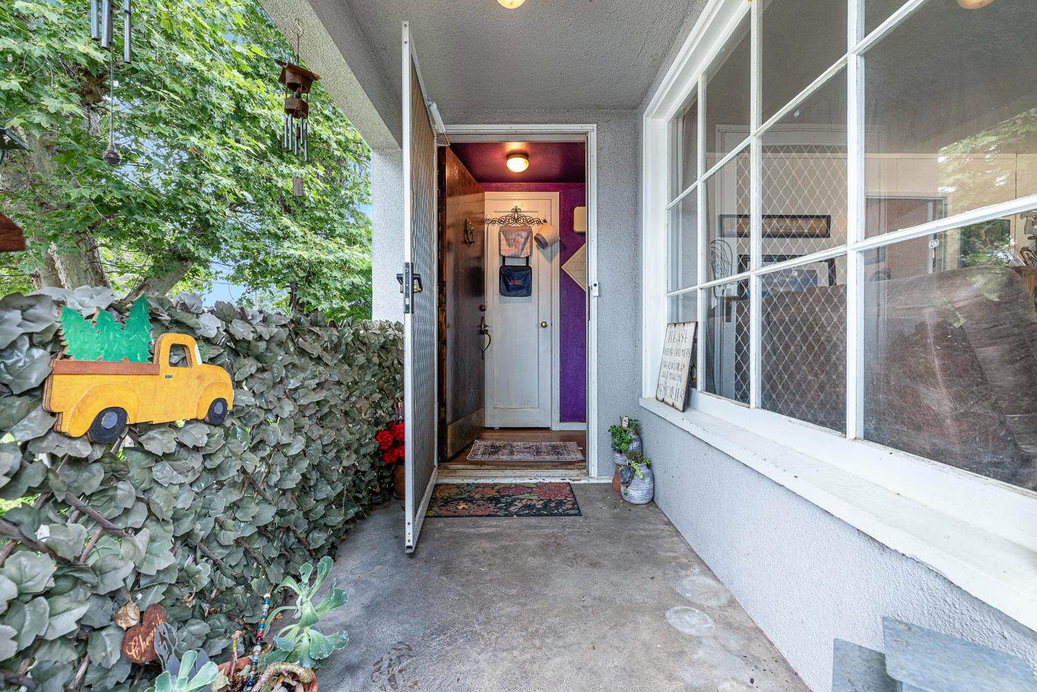 748 N. East Avenue Reedley, CA 93654 - Photo 4 of 51