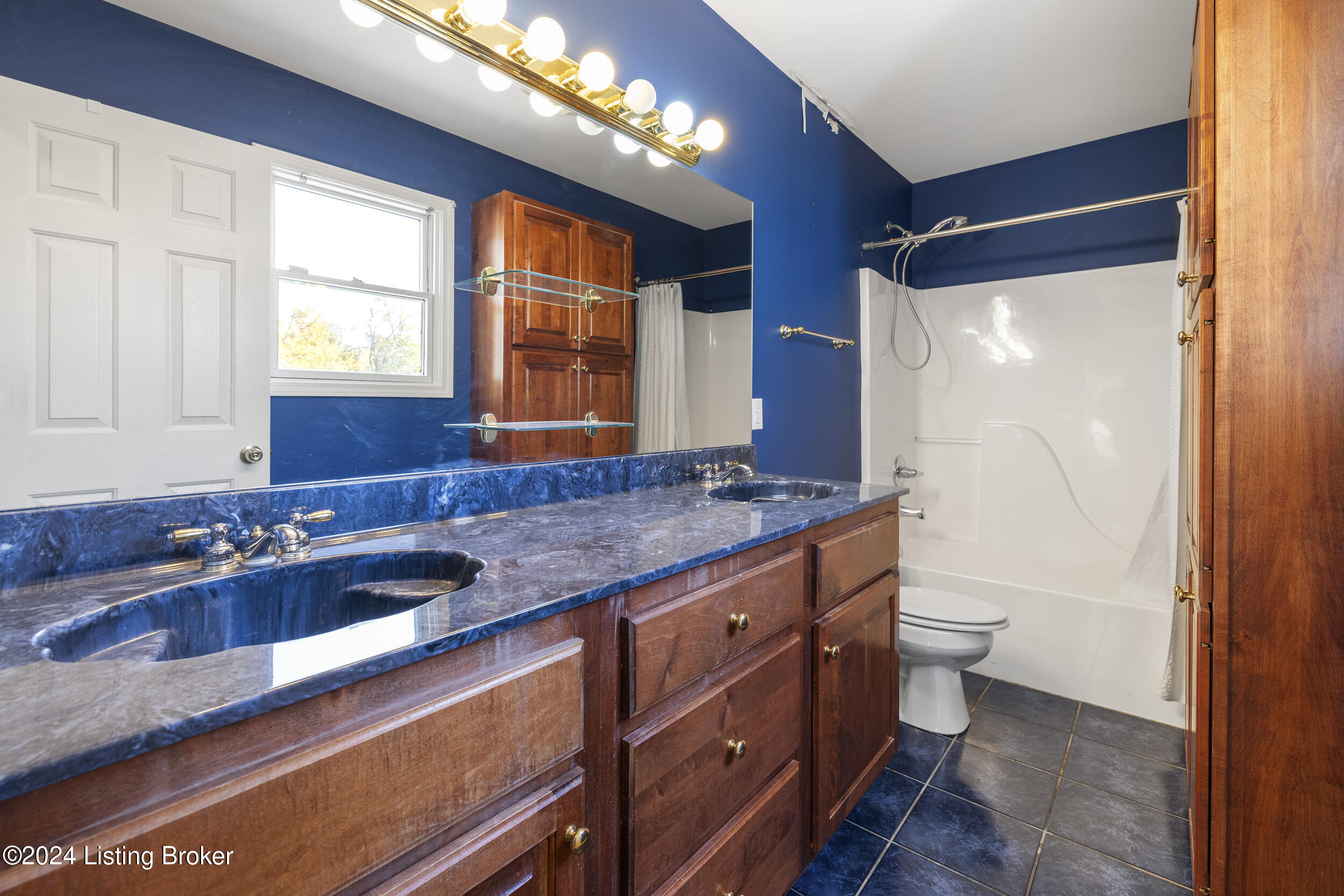 4811 Lake Jericho Road Smithfield, KY 40068 - Photo 35 of 46 PRIMARY BATH